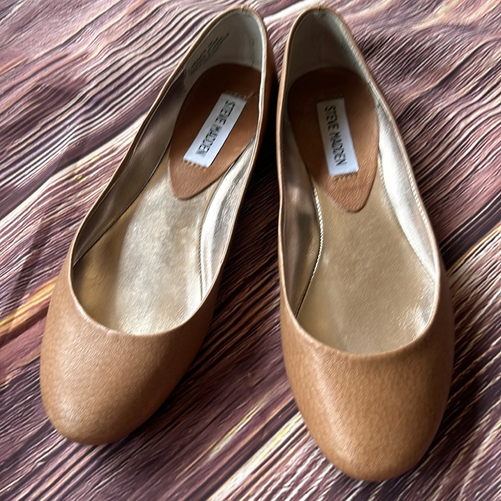 Steve Madden Leather Upper Flats